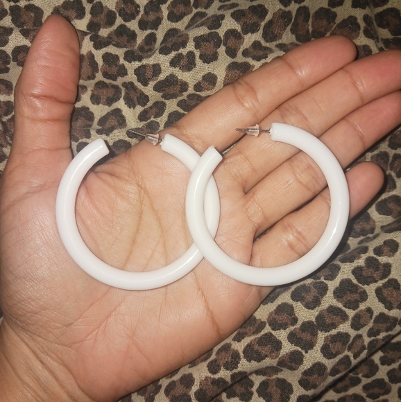 Women White Hoop Earrings - Picture 4 of 4